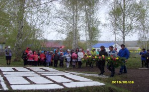 Возложение венков к памятнику павшим в  Великой Отечественной войне 1941-1945 годов